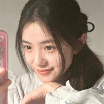 穿条纹衣的男孩